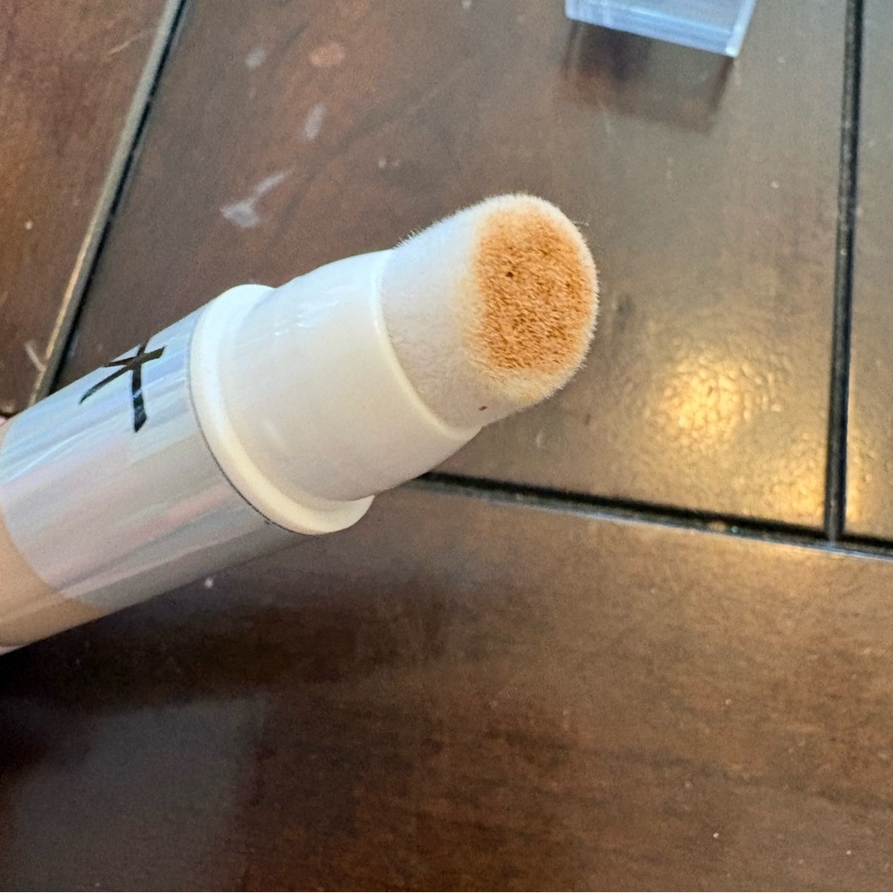 it cosmetics Do It All Radiant Concealer in Fair Warm 120 - Picture 2 of 5